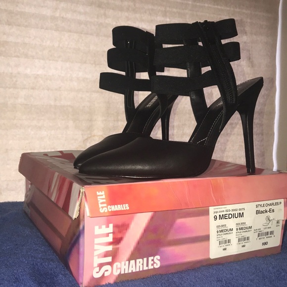 Black pointed toe heels - Picture 3 of 3